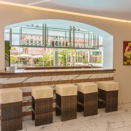 Tarsis Club & Aquapark 호텔 써니비치