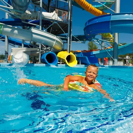 Tarsis Club & Aquapark Апарт-отель Солнечный берег