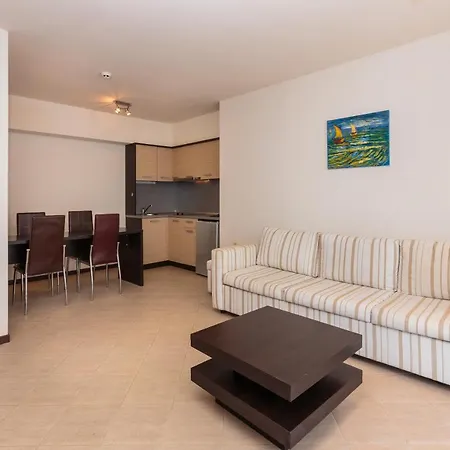 Tarsis Club & Aquapark Апарт-отель 4*
