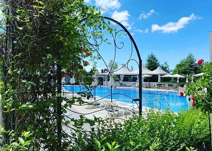 Tarsis Club & Aquapark Отель Солнечный берег