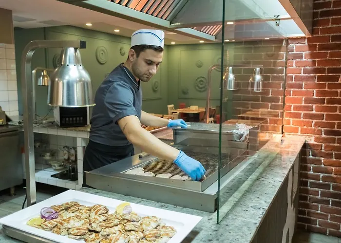 Tarsis Club & Aquapark Отель Солнечный берег