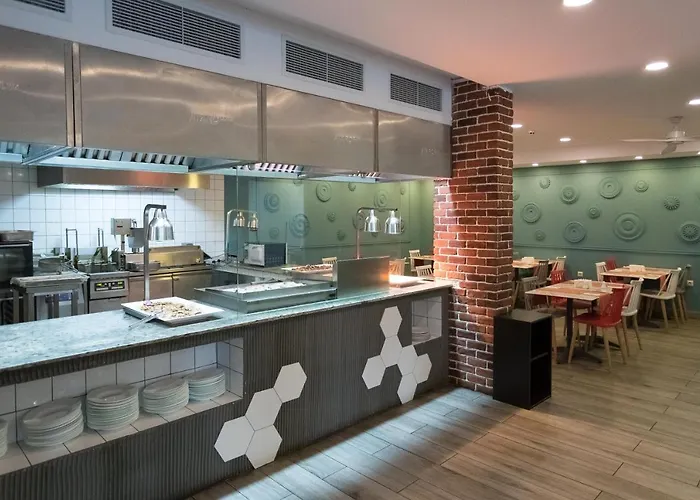 Tarsis Club & Aquapark Отель Солнечный берег