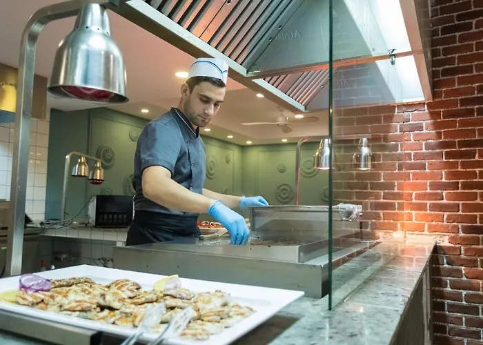 Tarsis Club & Aquapark 4* ساني بيتش