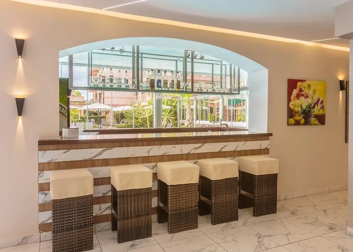 Tarsis Club & Aquapark Отель Солнечный берег