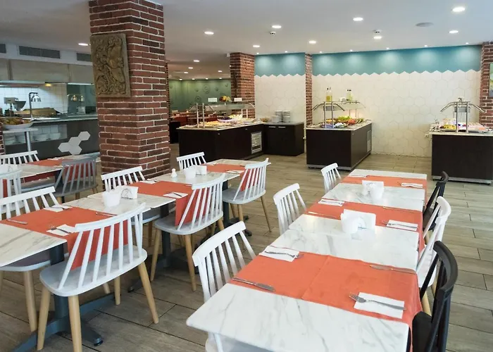 Tarsis Club & Aquapark Отель Солнечный берег